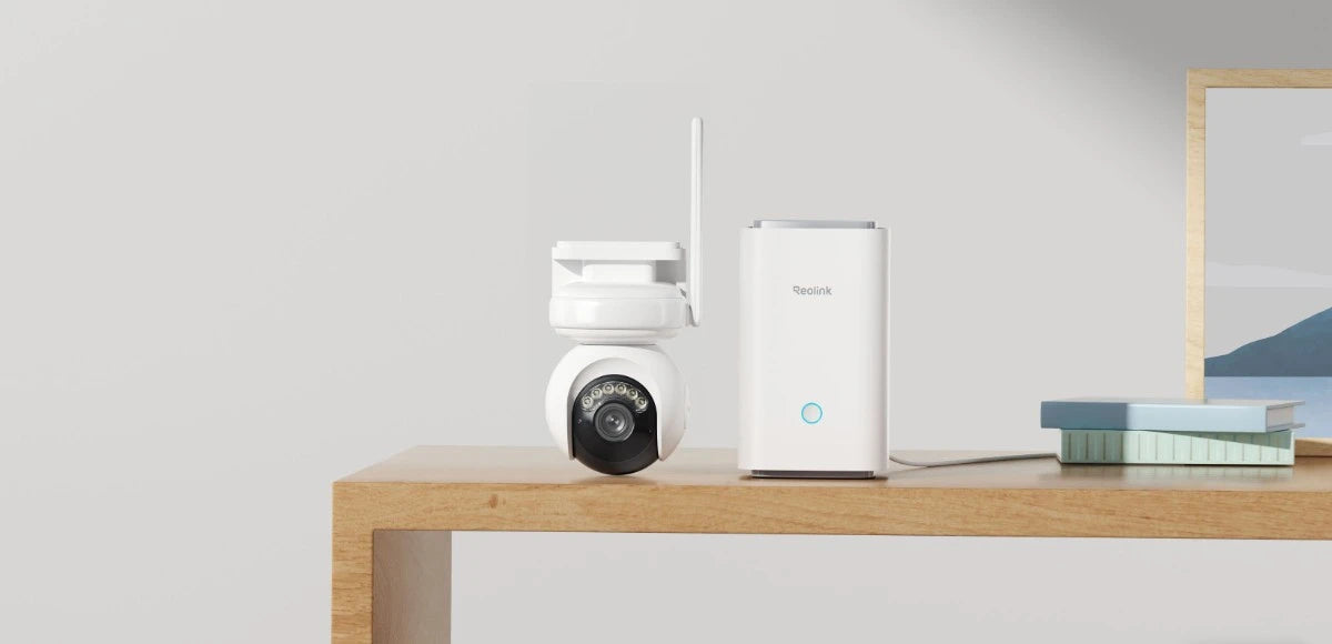 Reolink Altas PT Ultra 4K 8MP Wireless Pan & Tilt Long Lasting Solar/Battery Camera with Spotlights sitting on desk with home hub nvr side by side