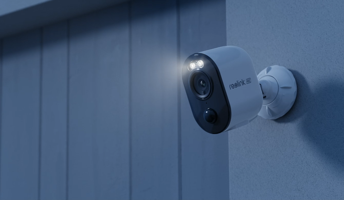 Reolink Argus 3 Ultra 4K Battery/Solar-Powered Standalone WiFi Camera with Color Night Vision featured image on external wall while emitting white spotlight