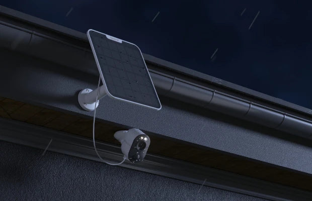 Reolink Argus 3 Ultra 4K Battery/Solar-Powered Standalone WiFi Camera with Color Night Vision ip65 waterproofing test at night in the rain on external wall with solar panel