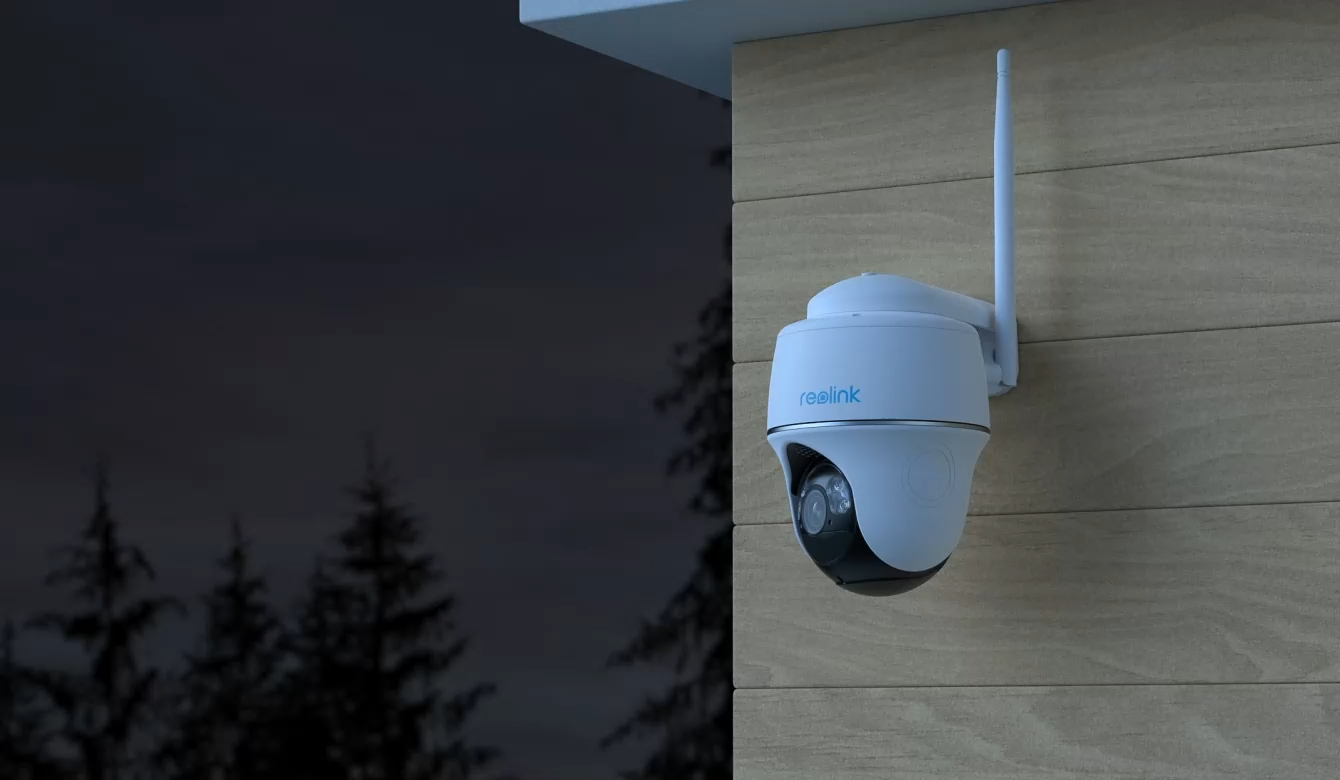 Reolink Argus PT 5MP Wireless Solar Battery Camera with Pan & Tilt on external wall at night time with infrared light