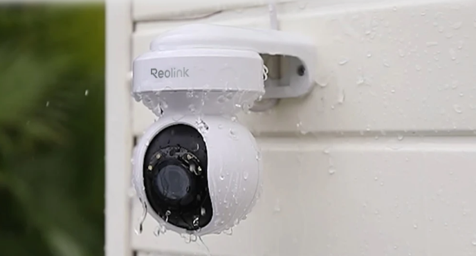 Reolink E1 Outdoor PoE ip 67 weatherproof display in the rain