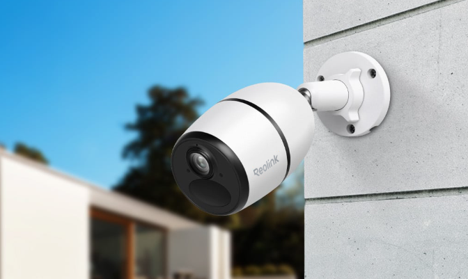 Reolink Go Plus Smart 4MP 4G Battery Camera mounted on external wall viewing back garden
