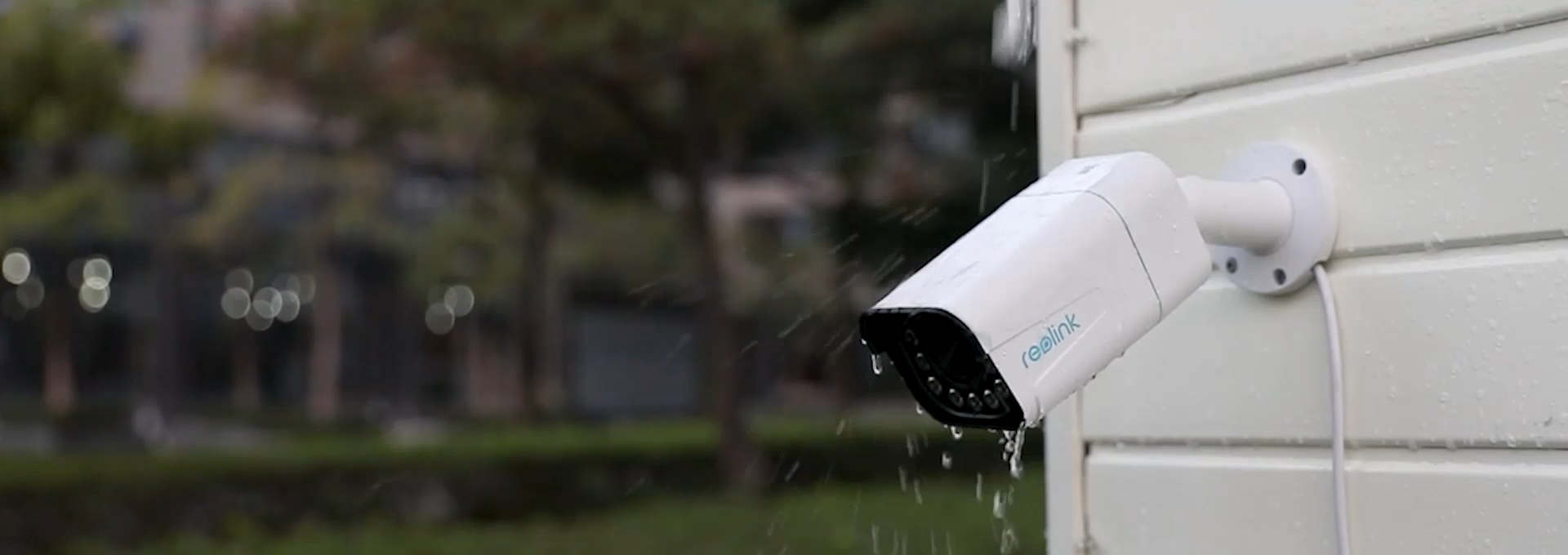 Reolink RLC-811A
4K Smart PoE Camera with Spotlight & Color Night Vision demonstrating IP67 weatherproofing in the rain