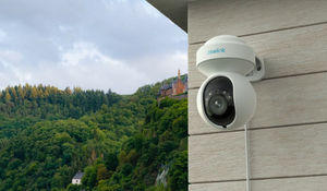 E1 Outdoor
Smart 5MP PTZ WiFi Camera with Motion Spotlights on external wall infront of hillside castle