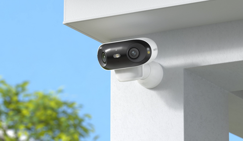 Reolink Argus 4 180° Blindspot-free. 4K Wi-Fi 6 Ready. mounted on external wall at 3/4 view