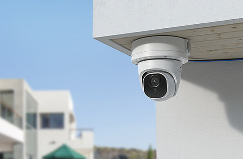 Reolink D20 Junction Box on soffit holding camera 