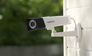 Reolink Duo 2 PoE Camera IP66 weatherproof display in the rain