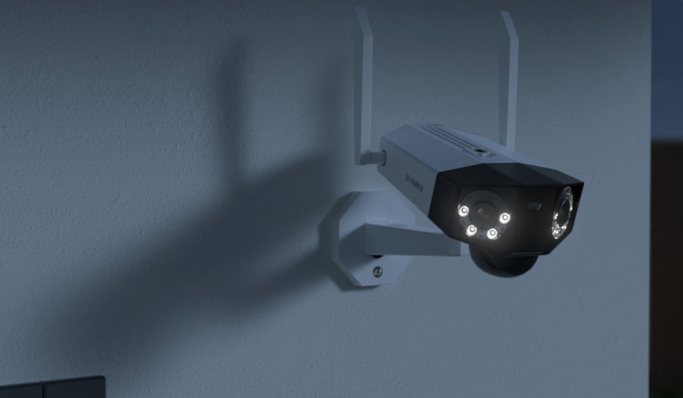 Reolink Duo 2(Battery) 4K 180° Panoramic Solar/Battery-Powered Wi-Fi Camera at night emitting white spotlight