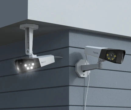 Reolink Duo 3 PoE
First 16MP UHD Dual-Lens PoE Security Camera with 180° Panoramic View on ceiling and wall demonstrating versatile mounting 