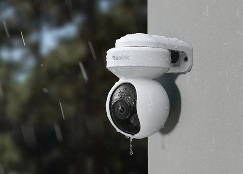 Reolink E1 Outdoor SE weather proofing demonstration in the rain