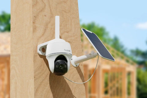 Reolink Go PT Plus 2K+ 5MP Wire-Free 4G LTE PT Battery Camera with Color Night Vision mounted on wooden post on construction site