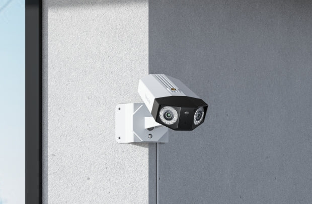 Reolink RLA-BKC1 Corner Mount Bracket on wall with reolink duo POE panoramic camera