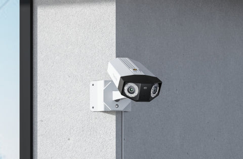 Reolink RLA-BKC1 Corner Mount Bracket on wall with reolink duo POE panoramic camera