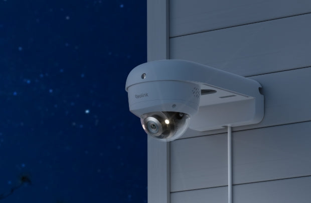 Reolink RLA-BKW4 Wall Mount Bracket on external wall with camera emitting white light and night