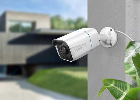 Reolink RLC-810A Bullet camera on external wall 