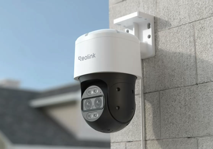 Reolink TrackMix PoE
4K Dual-Lens PTZ Camera with Motion Tracking on external wall 